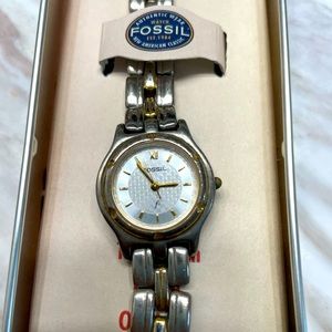 Fossil watch (ladies vintage) silver chain link with clasp close